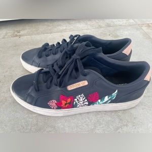 Adidas floral embroidered shoes size 8. Great condition
